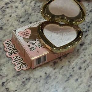 P. Louise Skin Bling Highlighter “White Wedding” adorable heart shaped compact